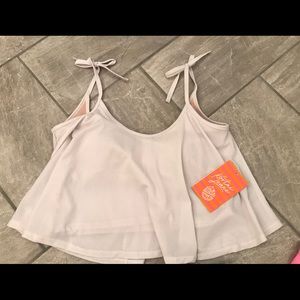 Kortni Jeane Medium White Ribbed Swing Top NWT